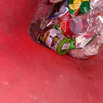 Bozuk Salatalık Turşusu Ve Küflenmiş Kavanoz Kapağı