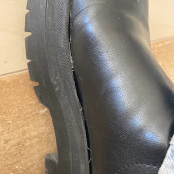 Bir Ayda Dağılan Çizme: Büyük Hayal Kırıklığı