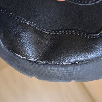 Skechers Botlarında Tekrarlayan Çatlama Sorunu