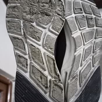 Skechers Shoes' Sole Defects Ignored Under Warranty