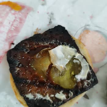 Yanık Burger Ve İlgisiz Müşteri Hizmetleri