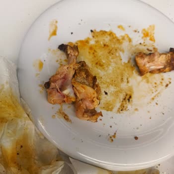 Köfteci Yusuf'ta Pişmemiş Kanat Sorunu