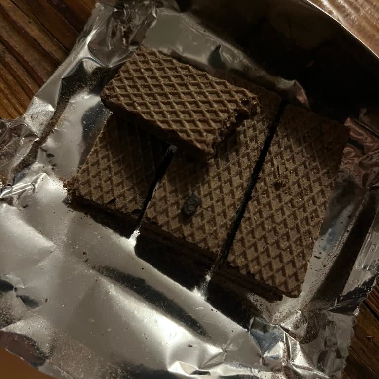 Gofret İçindeki Sert Maddeler Şok Etti