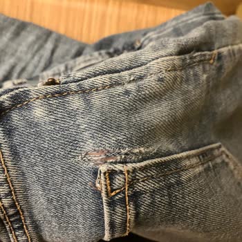 Stradivarius Pantolonun Beklenmedik Yırtılması
