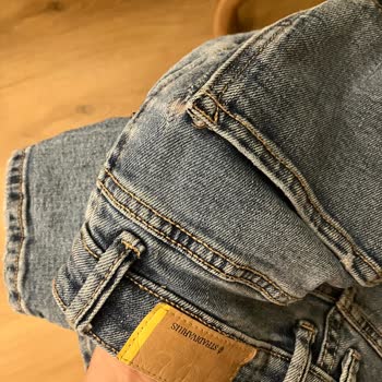 Stradivarius Pantolonun Beklenmedik Yırtılması