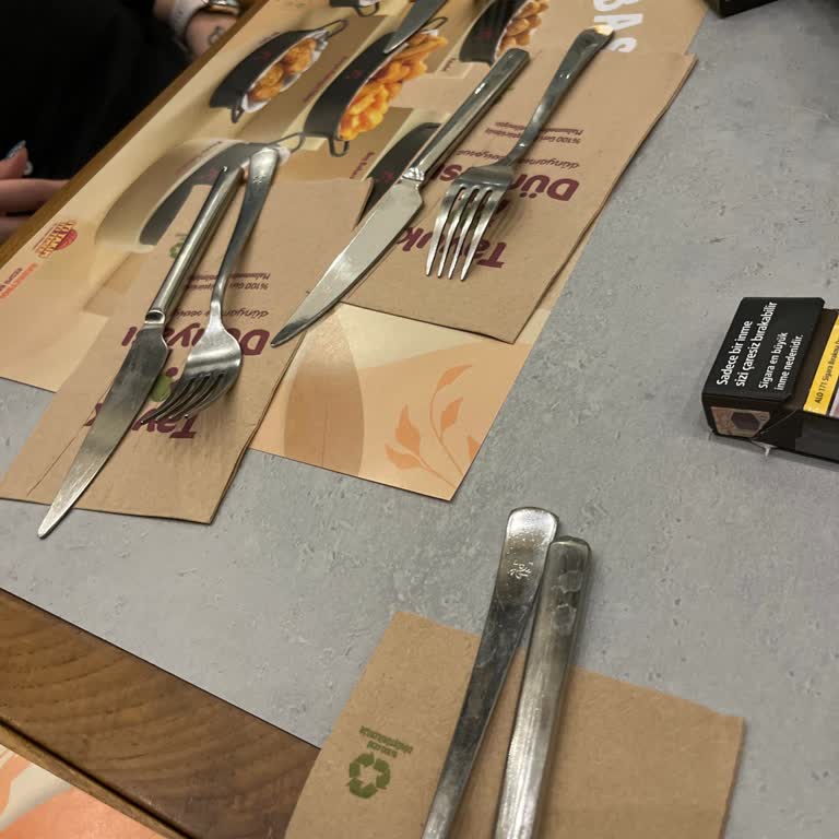 Soğuk Yemekler Ve İlgisiz Hizmet