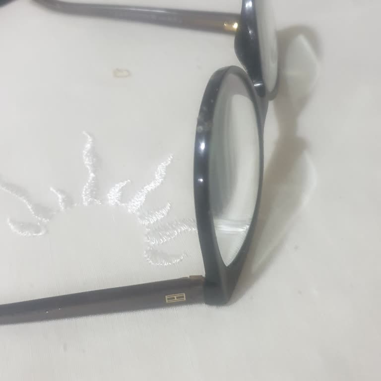 Tommy Hilfiger Gözlükte Sürekli Sorun Yaşıyorum!