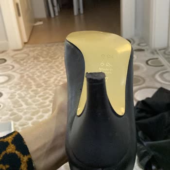 Yamuk Topuklu Çizme Ve Zor Değişim Süreci