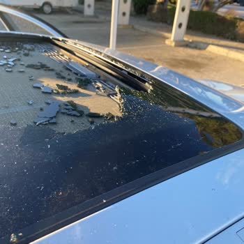 BMW 118i Araçta Ani Cam Patlaması Ve Servis Desteği Eksikliği