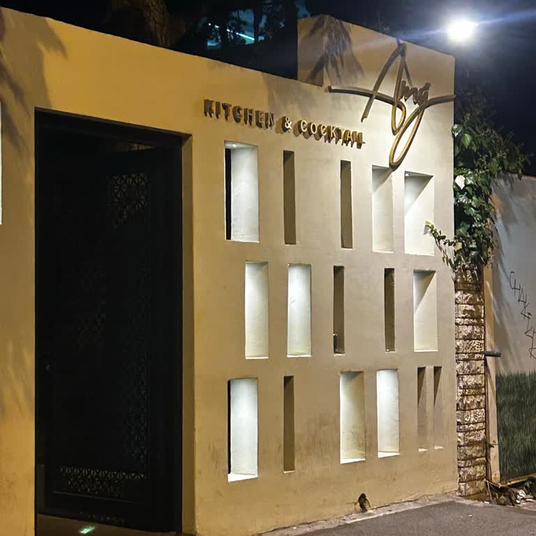 Amy Kitchen & Cocktail Vale, Arabamı Açık Bıraktığı İçin Akü Bitmiş!