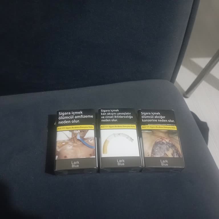Lark Blue Sigara Paketlerinde Silikon Kokusu Sorunu