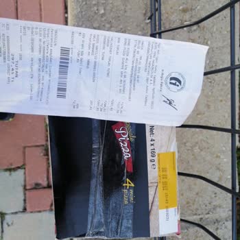 Tarihi Geçmiş Ürün Satışı Ve İlgisiz Çalışanlar