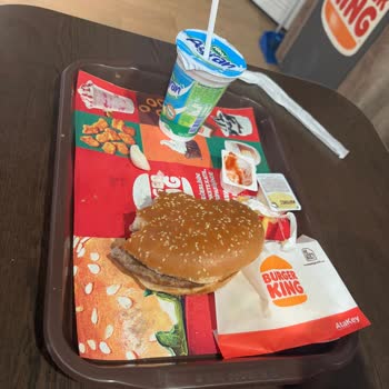 Konak Pier Burger King'de Hayal Kırıklığı: Bayat Ekmekler Ve Lakayıt Personel