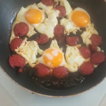 Yağ İçinde Yüzen Sucuklar: Polonez Et Ürünleri Markasının Hayal Kırıklığı!