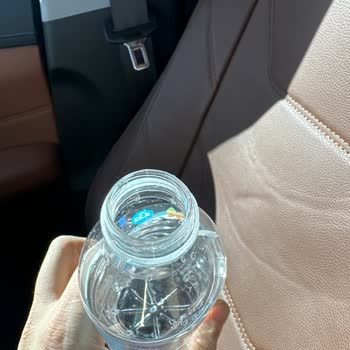 Tehlikeli Kapak Tasarımı: Çocuklar İçin Riskli Saka Su