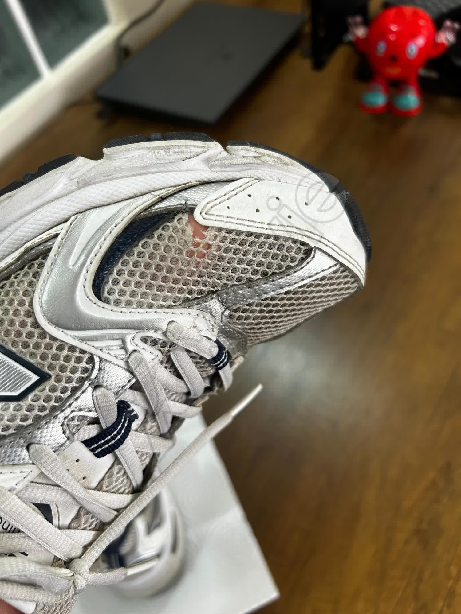 New Balance 530TA 値引き不可 New Balance 530 Shoes Broke in 9 Months – Poor Quality and No