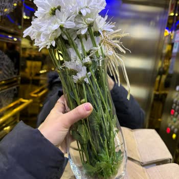 Çiçek Sepeti: Solmuş Çiçekler Ve İletişim Sorunları