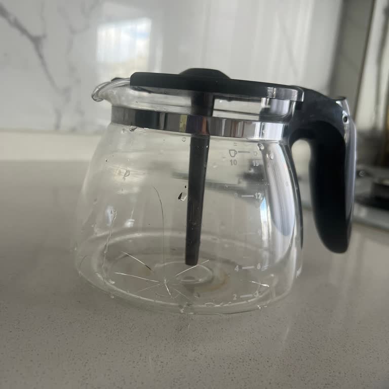 Philips Kahve Makinesi Demliği Çatladı: Yüksek Yedek Parça Ücreti Şikayeti