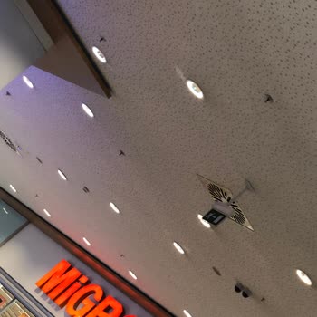 AVM Çalışanına Saygısız Yaklaşım Ve Sigara Verilmemesi