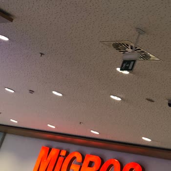 AVM Çalışanına Saygısız Yaklaşım Ve Sigara Verilmemesi