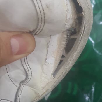 Deichmann'dan Alınan Adidas Ayakkabı 6 Ayda Tabandan Koptu