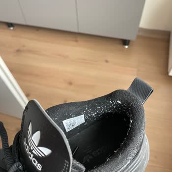 Adidas Ayakkabıda Kalitesiz Malzeme Ve Müşteri Memnuniyetsizliği