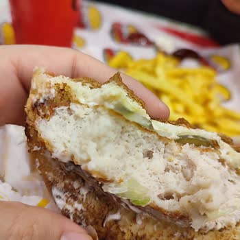 Efsane Tavuk Burger Mi, Islatılmış Ekmek Mi?
