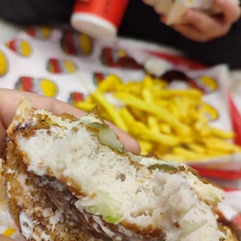 Efsane Tavuk Burger Mi, Islatılmış Ekmek Mi?