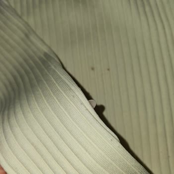 Zara'dan Gelen Lekeli Ve Deforme Bluz Hayal Kırıklığı Yarattı