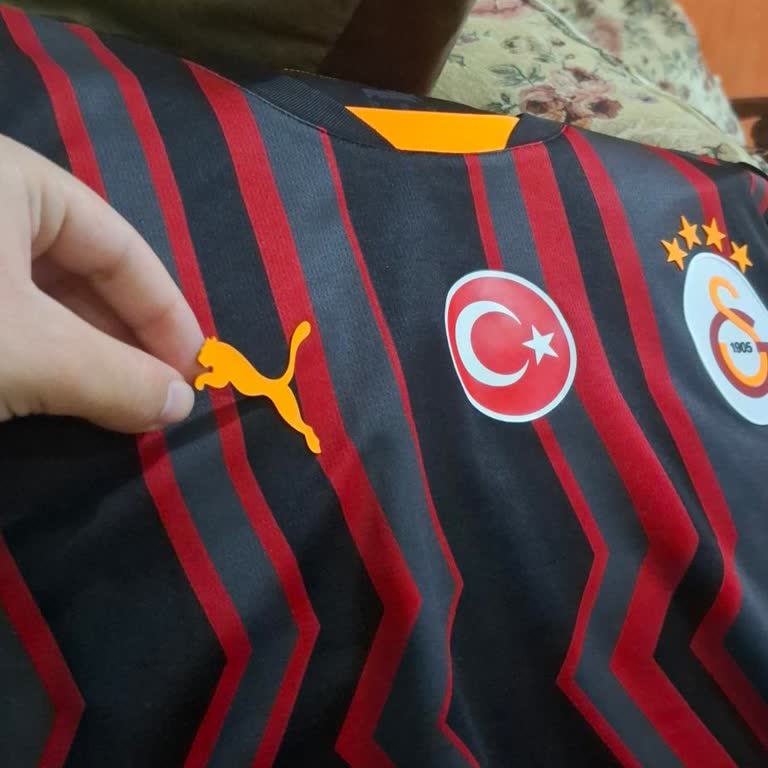 Puma Formasının Logosu Sökülüyor: Değişim Talebi