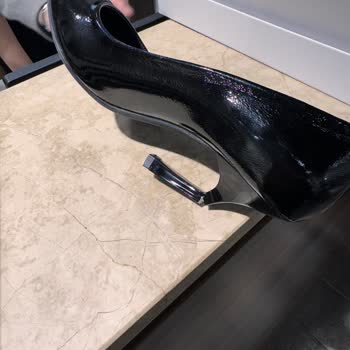 Yıl Sonu Yemeğinde Kırılan Stiletto: Divarese Kalitesine Yakışmayan Deneyim