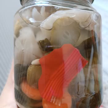 Turşu Paketinde Plastik Parçası Şoku
