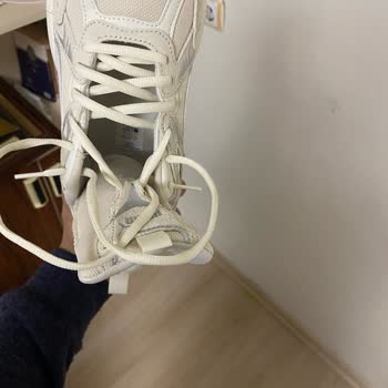 Defolu Ayakkabı Ve Yetersiz Müşteri Hizmeti