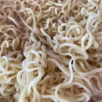 BİM'den Aldığım Noodle Paketinde Böcek Şoku!