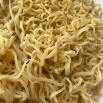 BİM'den Aldığım Noodle Paketinde Böcek Şoku!