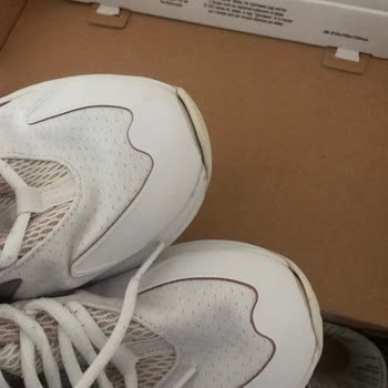 Adidas Ayakkabıda Erken Yıpranma Sorunu