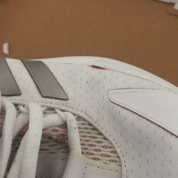 Adidas Ayakkabıda Erken Yıpranma Sorunu