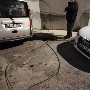 Tehlike Saçan Kablolar İçin Acil Müdahale Bekliyoruz