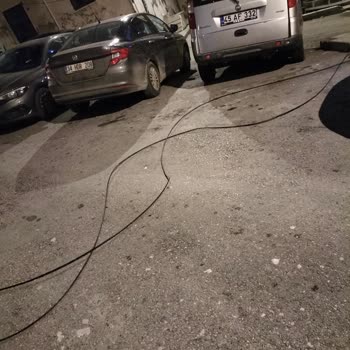 Tehlike Saçan Kablolar İçin Acil Müdahale Bekliyoruz