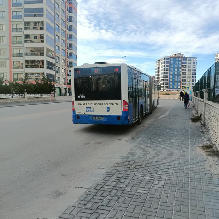 Güneşevler Durağında Uzun Bekleyiş Ve Güvenlik Sorunları