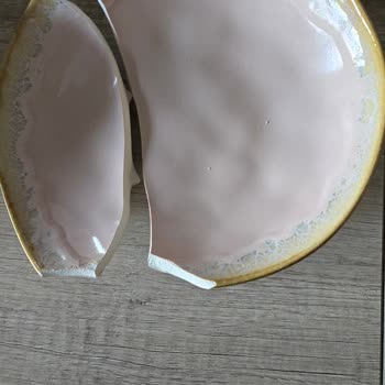 Kırık Tabaklar Ve İlgisiz Müşteri Hizmeti