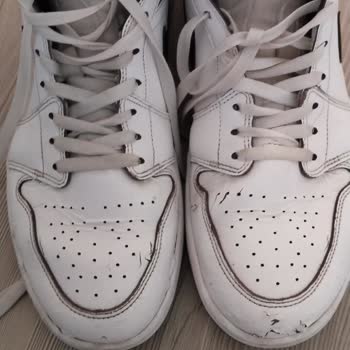 Nike Ayakkabının Derisi Beş Ayda Parçalandı