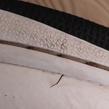 Nike Ayakkabının Derisi Beş Ayda Parçalandı