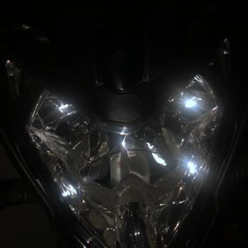 Bajaj Pulsar NS 200 Far Değişimindeki Sorun Ve Eksik Amblem