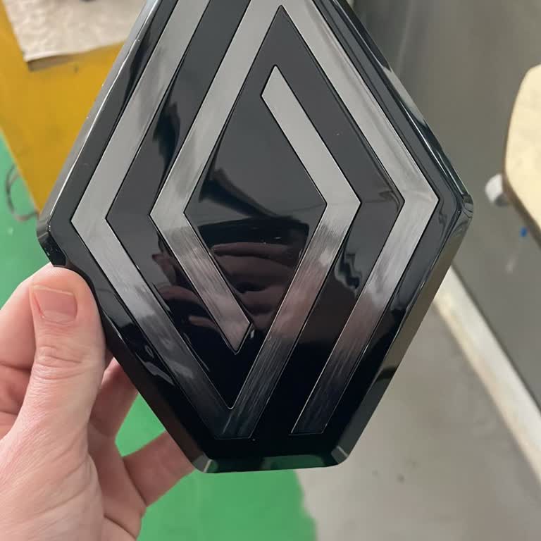 Renault Clio'nun Logo Kalitesi Hayal Kırıklığı Yarattı