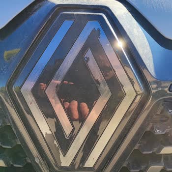 Renault Clio'nun Logo Kalitesi Hayal Kırıklığı Yarattı