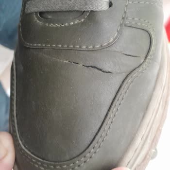 FLO'dan Aldığım Ayakkabı Kısa Sürede Yıprandı