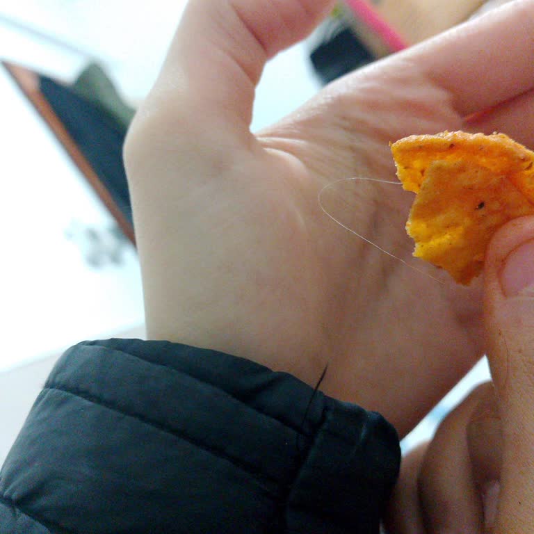 Cips Paketinde Şok Edici Yabancı Madde