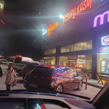 Köfteci Yusuf'ta İlgisiz Hizmet Ve Uzun Bekleyiş