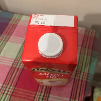 Bozuk Salepli Süt: Kötü Koku Ve Sarı Kalıplar
